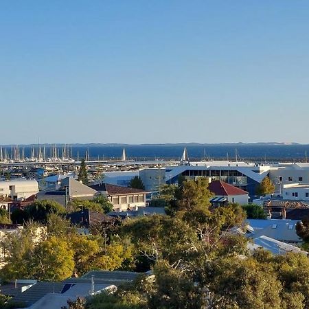 Sky High On Arundel - Central Fremantle Apartment Экстерьер фото