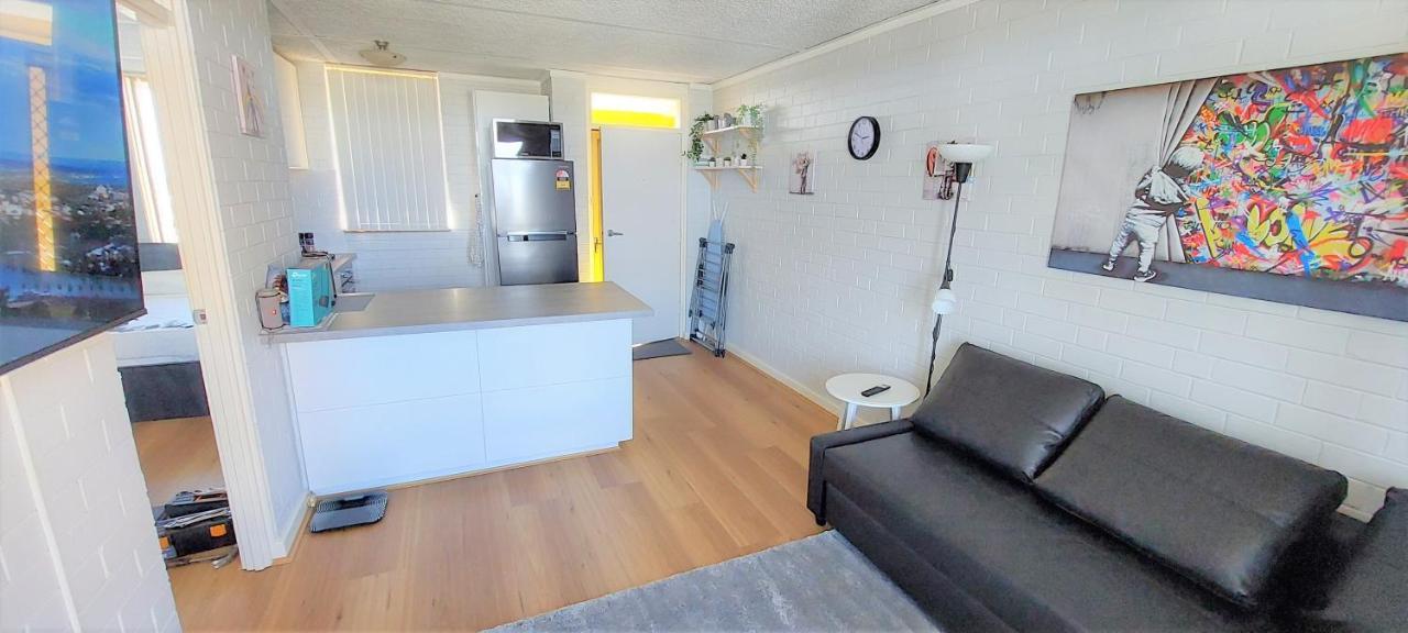 Sky High On Arundel - Central Fremantle Apartment Экстерьер фото