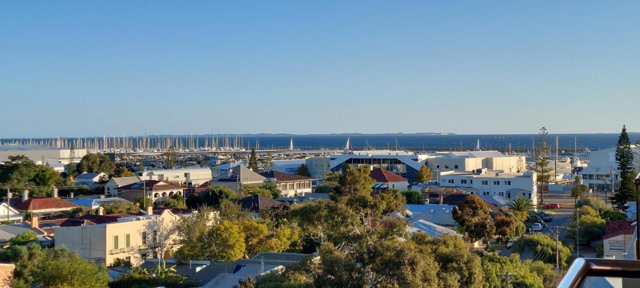 Sky High On Arundel - Central Fremantle Apartment Экстерьер фото